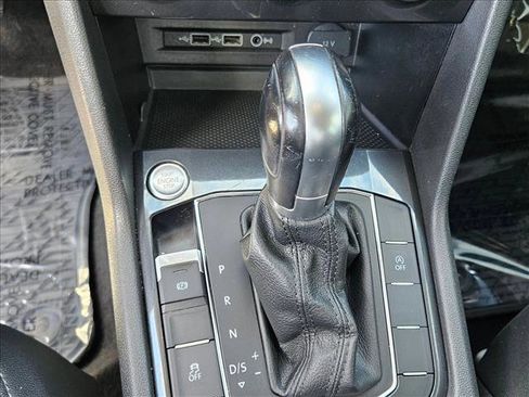 Used 2018 Volkswagen Tiguan SE AWD/4WD image 12