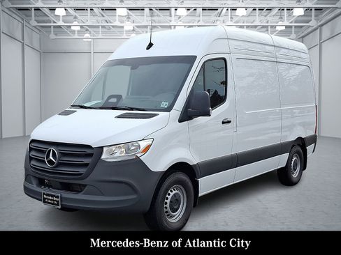 Used 2025 Mercedes-Benz Sprinter 2500 image 3