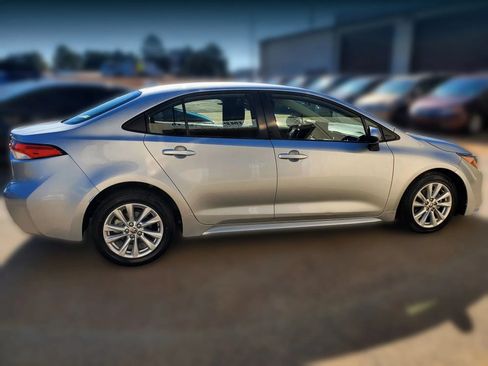 Used 2023 Toyota Corolla LE w/ LE Convenience Package FWD image 19