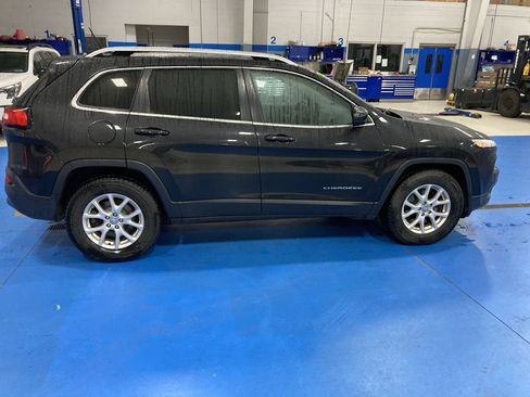 Used 2016 Jeep Cherokee Latitude AWD/4WD image 8