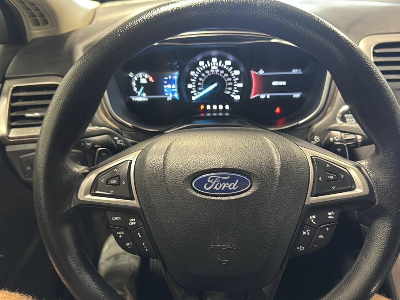 Used 2019 Ford Fusion SE FWD image 19