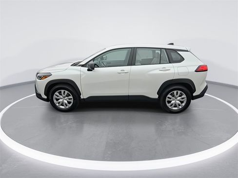 Used 2025 Toyota Corolla Cross L image 5