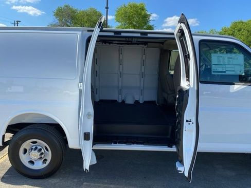 New 2026 Chevrolet Express 2500 RWD image 23