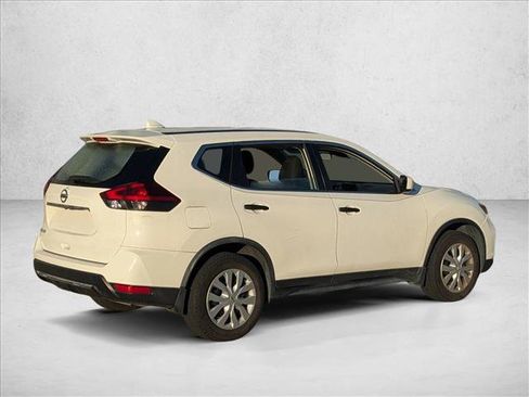 Used 2020 Nissan Rogue S FWD image 5