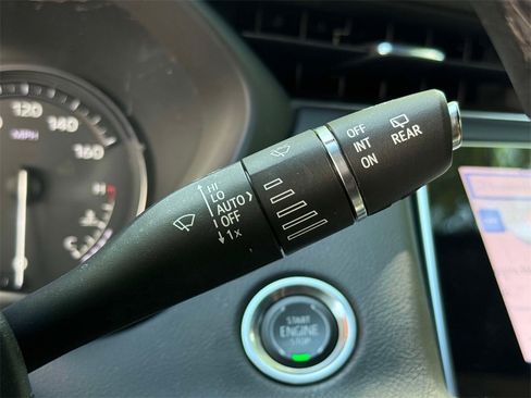 Certified 2022 Cadillac XT4 Premium Luxury w/ Technology Package image 32