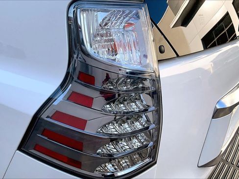 Used 2022 Lexus GX 460 Premium w/ Premium Plus Package AWD/4WD image 28