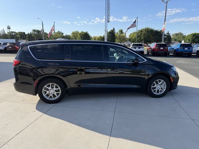 Used 2026 Chrysler Pacifica Select FWD image 9