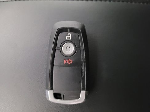 Used 2024 Ford Edge SEL image 32