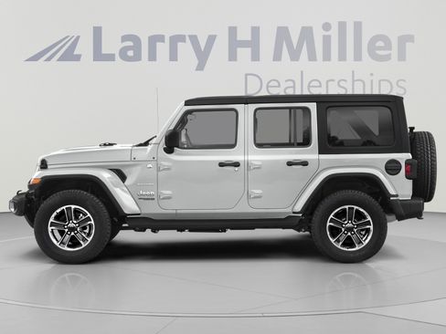 Used 2019 Jeep Wrangler Unlimited Sahara w/ Quick Order Package 24M Moab AWD/4WD image 4
