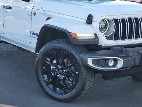 Certified 2025 Jeep Wrangler Unlimited Sahara w/ Safety Group AWD/4WD image 3
