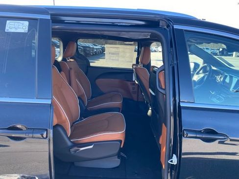 New 2026 Chrysler Pacifica Pinnacle AWD/4WD image 34