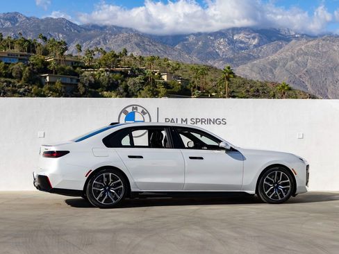 New 2026 BMW 750e xDrive image 5