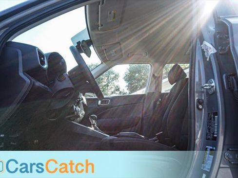 Used 2021 Hyundai Venue SE FWD image 18