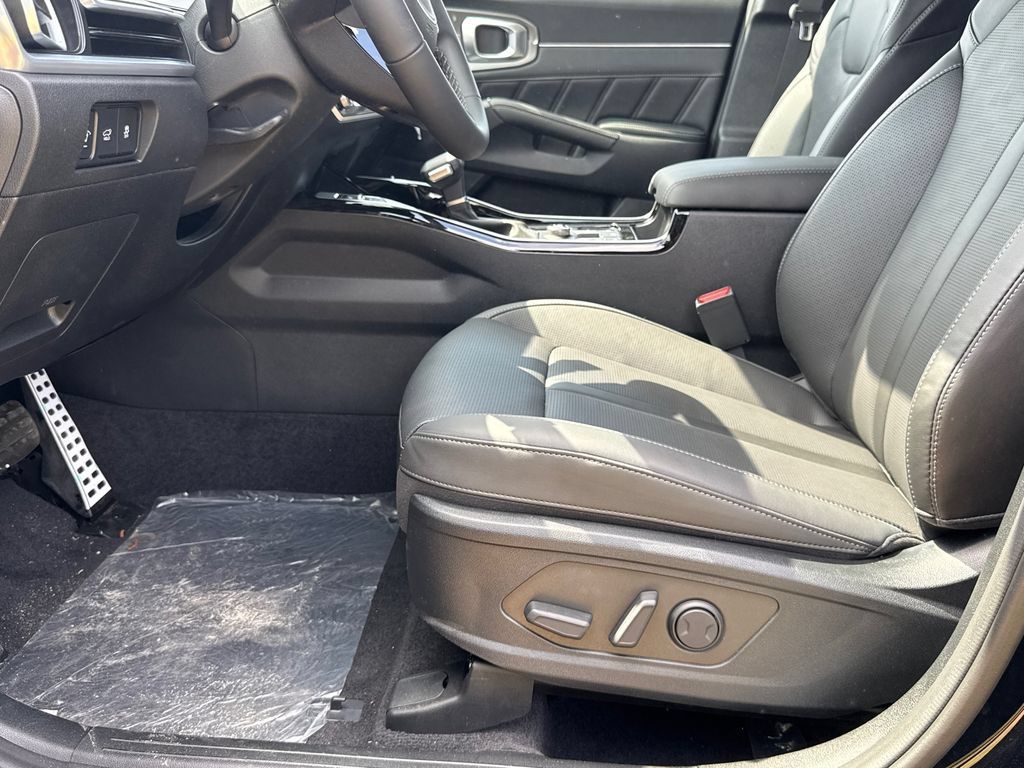 New 2025 Kia Sorento SX FWD image 10