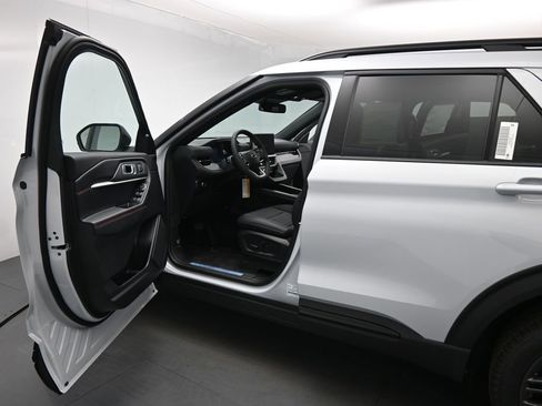 New 2026 Ford Explorer ST-Line RWD image 8