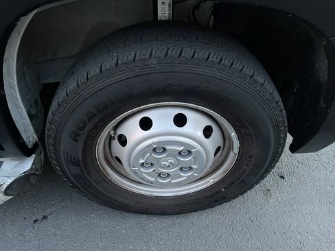 Used 2023 RAM ProMaster 2500 image 13