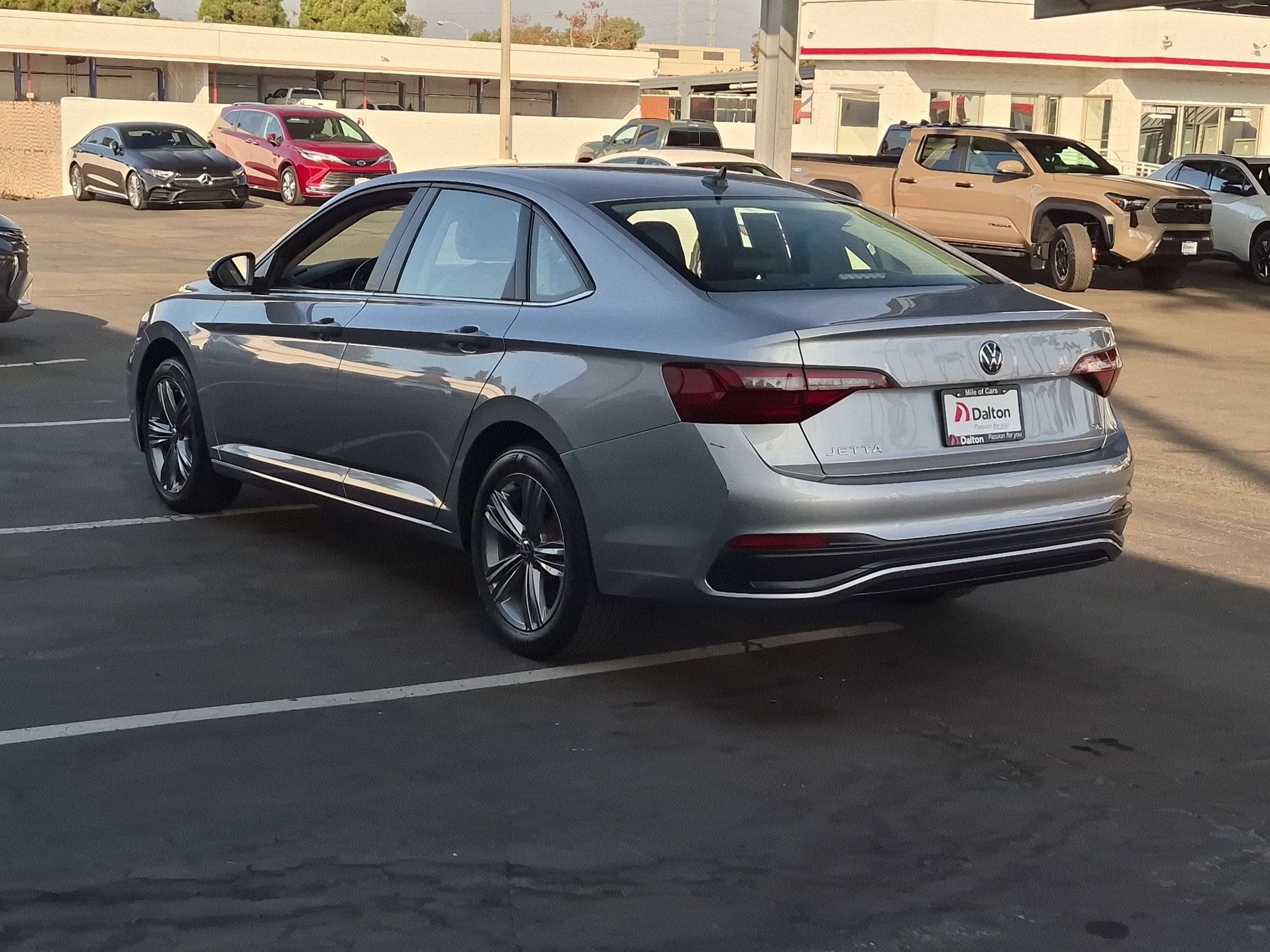 Used 2024 Volkswagen Jetta SE FWD image 6