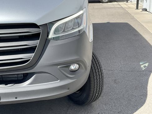 Used 2025 Mercedes-Benz Sprinter 2500 image 8