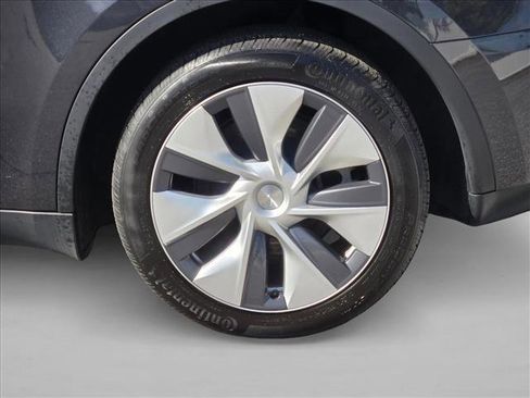 Used 2024 Tesla Model Y Long Range image 22