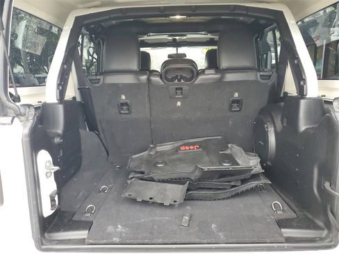 Used 2018 Jeep Wrangler Unlimited Sahara image 8