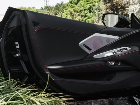Used 2022 Chevrolet Corvette Stingray Premium Conv w/ Z51 Performance Package RWD image 22
