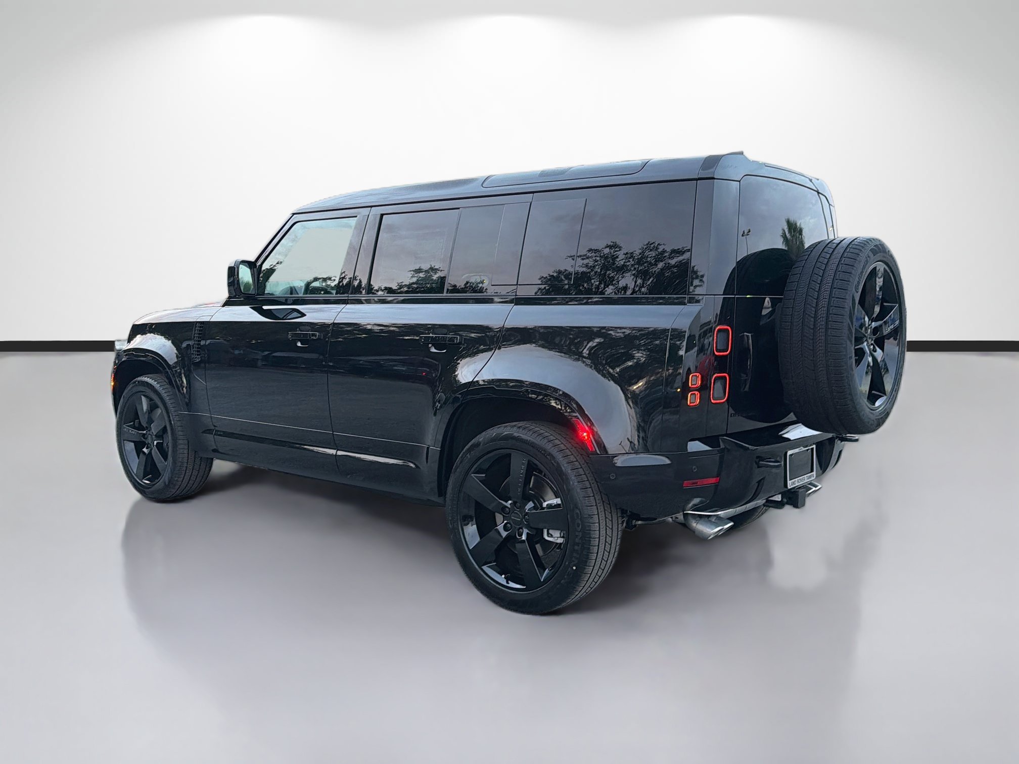 New 2026 Land Rover Defender 110 X-Dynamic SE AWD/4WD image 3