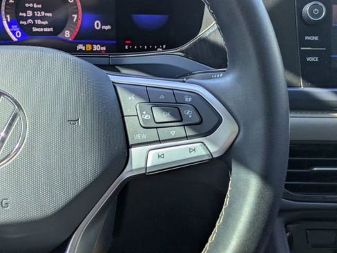 Used 2023 Volkswagen Taos SE w/ Panoramic Sunroof Package image 21