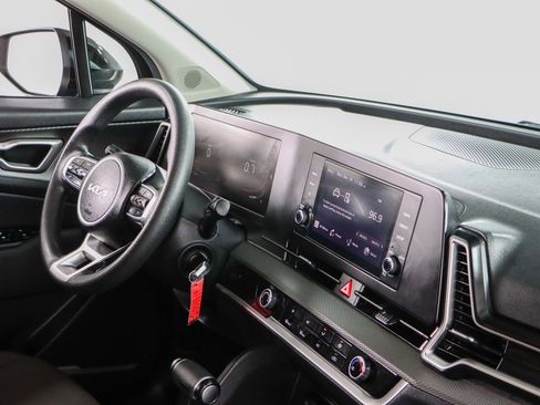 Used 2024 Kia Sportage LX image 25