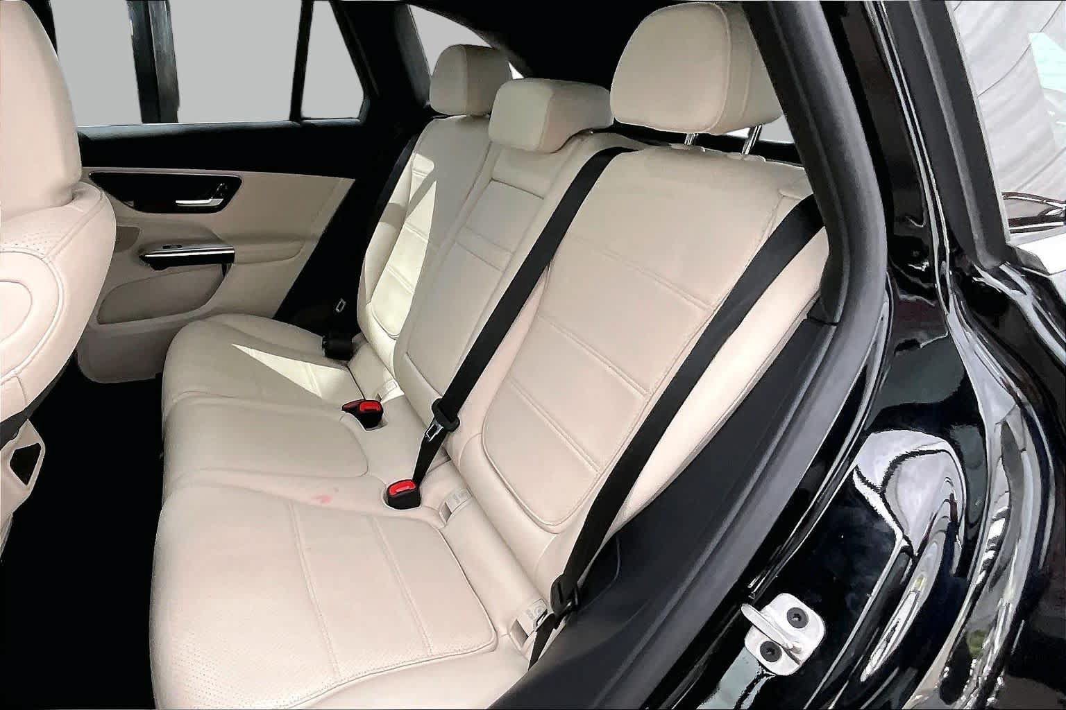 Used 2024 Mercedes-Benz GLC 300 4MATIC image 19