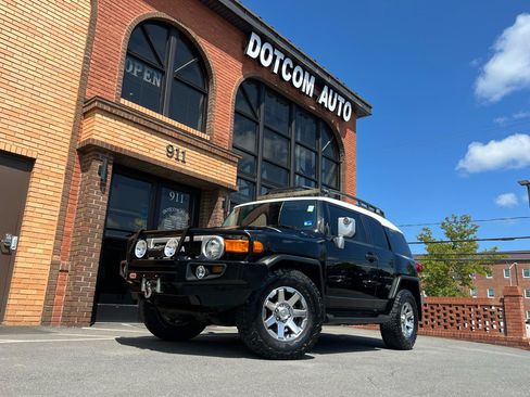 Used 2014 Toyota FJ Cruiser 4WD w/ Upgrade Package image 3
