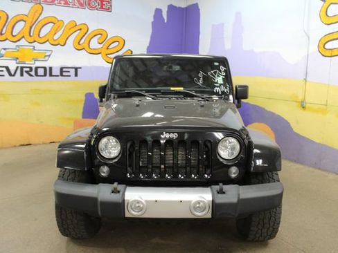 Used 2014 Jeep Wrangler Unlimited Sahara w/ Dual Top Group AWD/4WD image 3