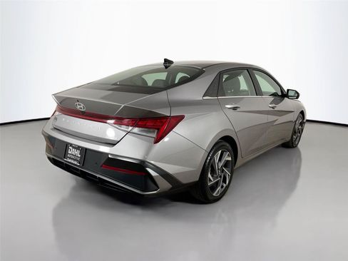 Used 2024 Hyundai Elantra Limited FWD image 13