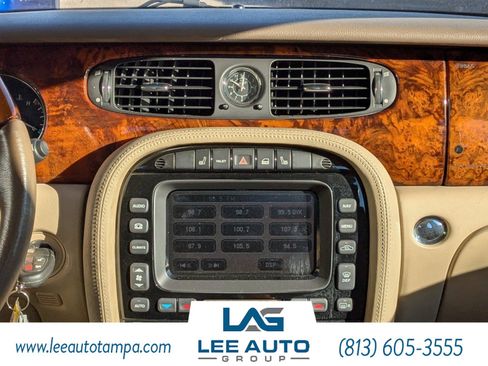 Used 2005 Jaguar XJ8 image 17