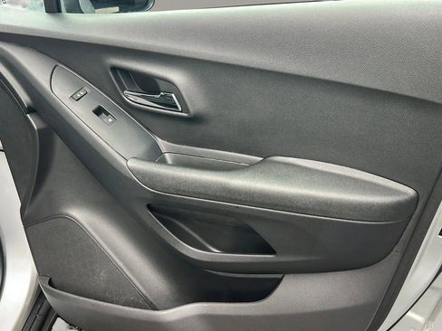 Used 2019 Chevrolet Trax LS image 19