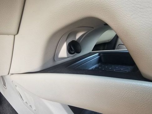 Used 2017 Lincoln MKX Select w/ Select Plus Package FWD image 20