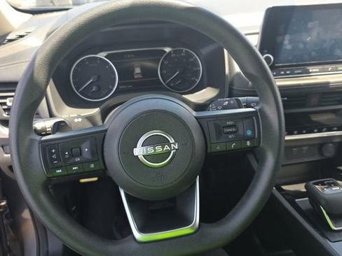 Used 2024 Nissan Rogue SV FWD image 16