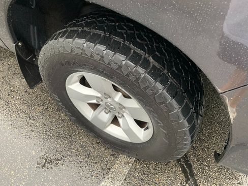 Used 2018 RAM 1500 Express AWD/4WD image 9
