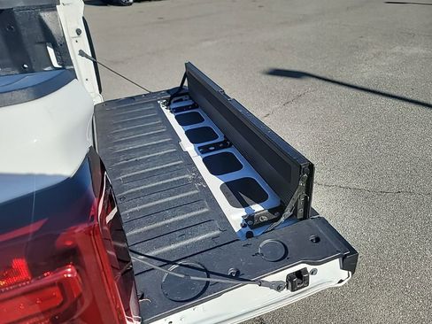 Certified 2025 GMC Sierra 1500 SLT image 8