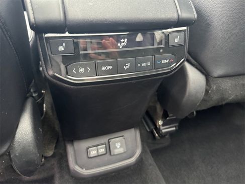 Used 2024 Toyota Highlander Platinum image 19