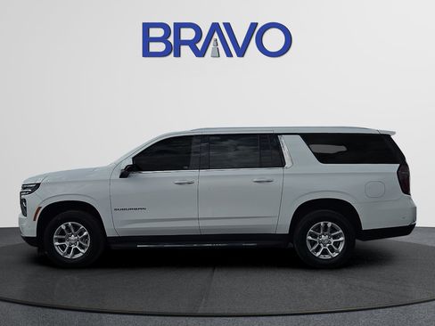 Used 2025 Chevrolet Suburban LT AWD/4WD image 2