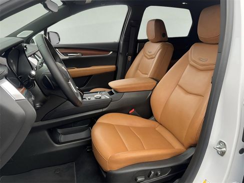 Certified 2025 Cadillac XT5 Premium Luxury w/ Technology Package image 10