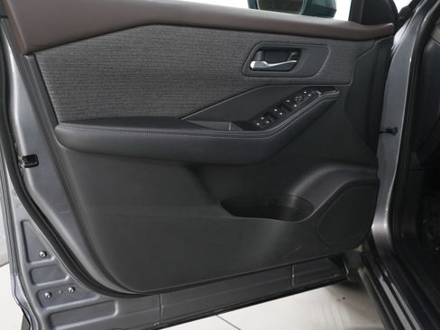 Used 2021 Nissan Rogue SV image 17