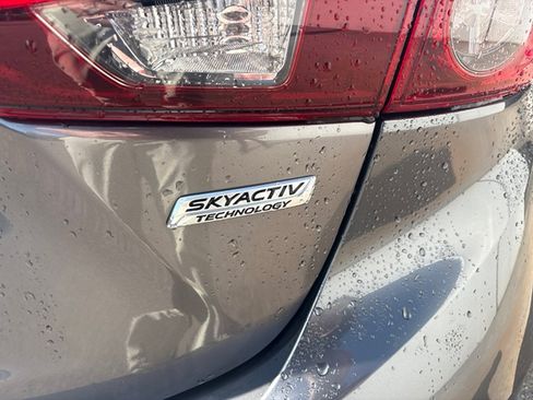 Used 2018 MAZDA MAZDA3 Touring FWD image 12