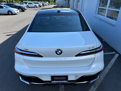 Used 2025 BMW 740i xDrive AWD/4WD image 28
