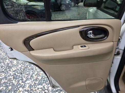 Used 2004 Buick Rainier CXL Plus AWD/4WD image 18