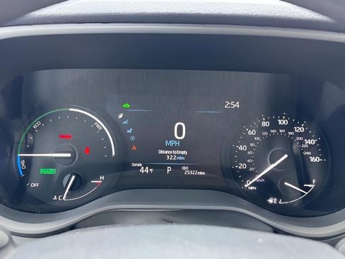 Used 2025 Toyota Sienna LE image 8