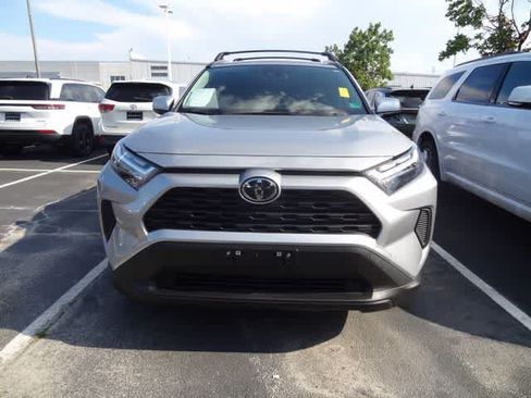 Used 2025 Toyota RAV4 XLE AWD/4WD image 2