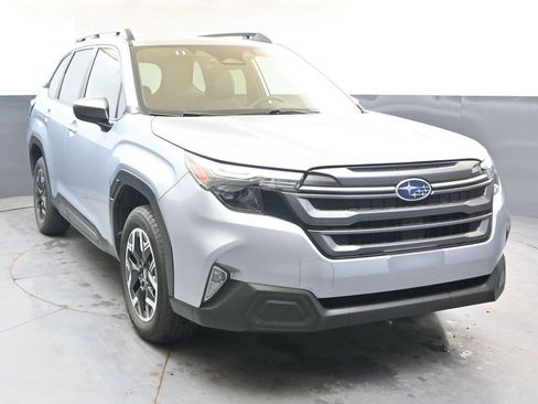 Certified 2025 Subaru Forester Premium AWD/4WD image 8