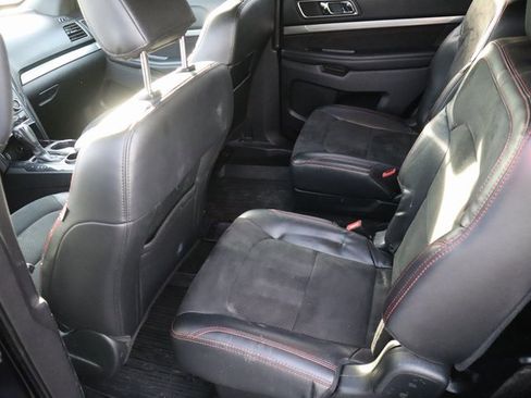 Used 2019 Ford Explorer XLT w/ Equipment Group 202A image 11