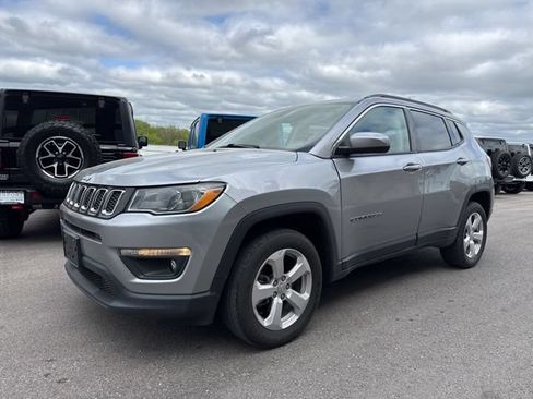 Used 2020 Jeep Compass Latitude AWD/4WD image 8